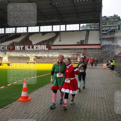 07.12.2025 - St. Pauli X-Mass-Run No. 15 Fabian Wolf http://msf.ph/oto/9399878 07.12.2025 11:03:24 Ziel 61, 64, 102, 109, 186, 748, 853, 1199, 1850 meine-sportfotos.de