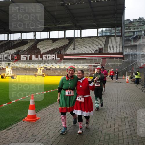 07.12.2025 - St. Pauli X-Mass-Run No. 15 Fabian Wolf http://msf.ph/oto/9399879 07.12.2025 11:03:25 Ziel 61, 64, 102, 109, 186, 748, 853, 1850 meine-sportfotos.de