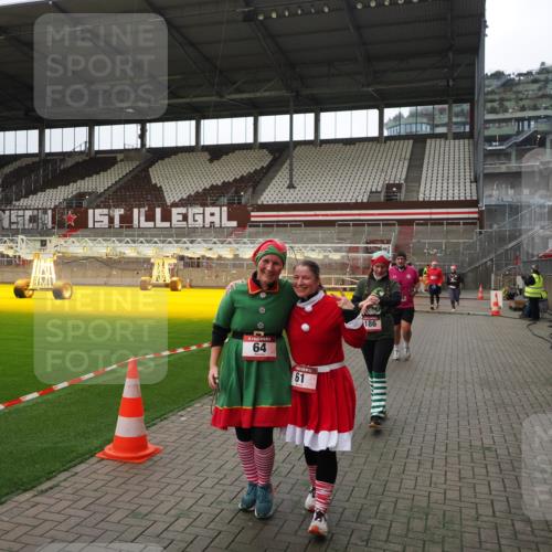 07.12.2025 - St. Pauli X-Mass-Run No. 15 Fabian Wolf http://msf.ph/oto/9399880 07.12.2025 11:03:25 Ziel 61, 64, 102, 109, 186, 748, 853, 1850 meine-sportfotos.de