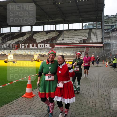 07.12.2025 - St. Pauli X-Mass-Run No. 15 Fabian Wolf http://msf.ph/oto/9399882 07.12.2025 11:03:25 Ziel 61, 64, 102, 109, 186, 748, 853, 1850 meine-sportfotos.de