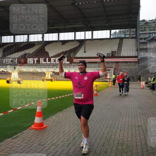 07.12.2025 - St. Pauli X-Mass-Run No. 15 Fabian Wolf http://msf.ph/oto/9399897 07.12.2025 11:03:28 Ziel 61, 64, 102, 109, 186, 853, 1850 meine-sportfotos.de