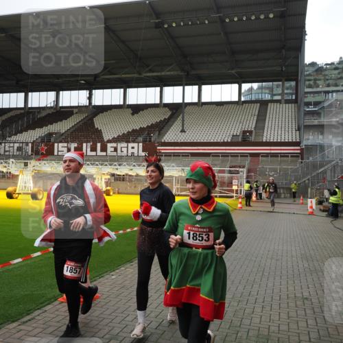 07.12.2025 - St. Pauli X-Mass-Run No. 15 Fabian Wolf http://msf.ph/oto/9399937 07.12.2025 11:03:54 Ziel 222, 297, 505, 514, 719, 1853, 1857, 1860 meine-sportfotos.de