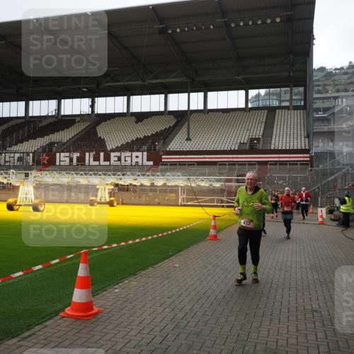 07.12.2025 - St. Pauli X-Mass-Run No. 15 Fabian Wolf http://msf.ph/oto/9399945 07.12.2025 11:04:04 Ziel 215, 216, 222, 432, 719, 764, 1853, 1854, 1856, 1857, 1860 meine-sportfotos.de