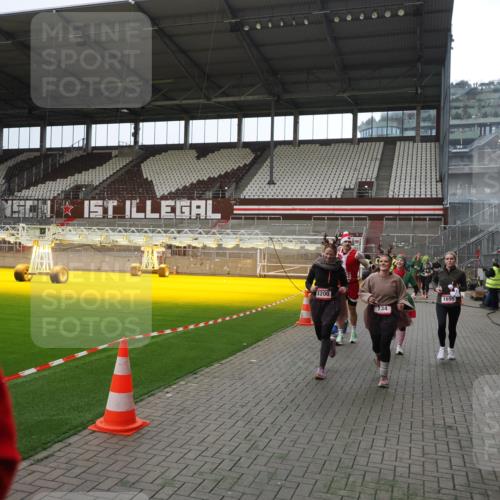 07.12.2025 - St. Pauli X-Mass-Run No. 15 Fabian Wolf http://msf.ph/oto/9399979 07.12.2025 11:04:13 Ziel 126, 215, 216, 222, 285, 305, 432, 734, 764, 1200, 1252, 1254, 1401, 1695, 1854, 1856 meine-sportfotos.de
