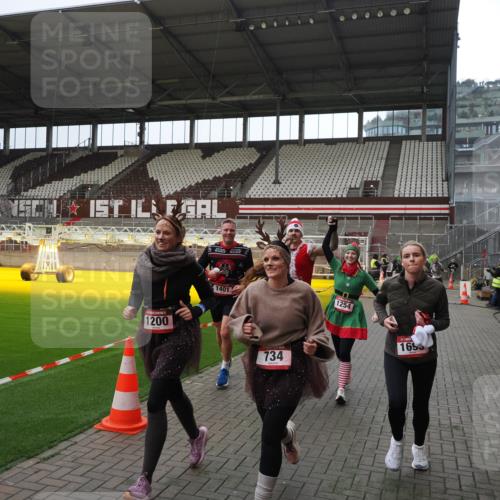 07.12.2025 - St. Pauli X-Mass-Run No. 15 Fabian Wolf http://msf.ph/oto/9399986 07.12.2025 11:04:14 Ziel 126, 215, 216, 285, 305, 432, 734, 764, 1200, 1252, 1254, 1401, 1695, 1852, 1854, 1856 meine-sportfotos.de