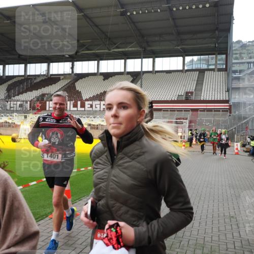 07.12.2025 - St. Pauli X-Mass-Run No. 15 Fabian Wolf http://msf.ph/oto/9399990 07.12.2025 11:04:15 Ziel 126, 215, 216, 285, 305, 432, 734, 740, 764, 1200, 1252, 1254, 1401, 1695, 1766, 1769, 1852, 1854, 1856 meine-sportfotos.de