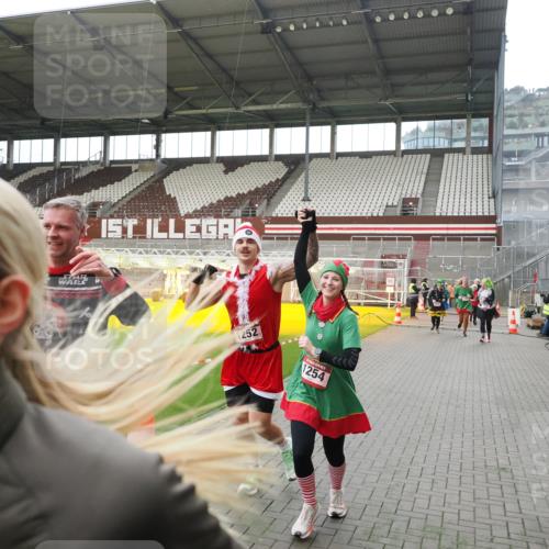 07.12.2025 - St. Pauli X-Mass-Run No. 15 Fabian Wolf http://msf.ph/oto/9399991 07.12.2025 11:04:15 Ziel 126, 215, 216, 285, 305, 432, 734, 740, 764, 1200, 1252, 1254, 1401, 1695, 1766, 1769, 1852, 1854, 1856 meine-sportfotos.de