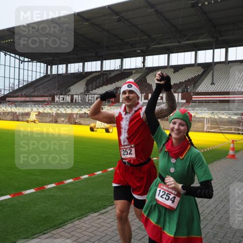 07.12.2025 - St. Pauli X-Mass-Run No. 15 Fabian Wolf http://msf.ph/oto/9399994 07.12.2025 11:04:16 Ziel 126, 215, 216, 285, 305, 432, 734, 740, 764, 1200, 1252, 1254, 1401, 1695, 1766, 1769, 1852, 1854, 1856 meine-sportfotos.de