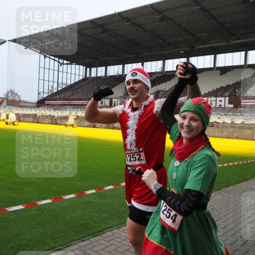 07.12.2025 - St. Pauli X-Mass-Run No. 15 Fabian Wolf http://msf.ph/oto/9399995 07.12.2025 11:04:16 Ziel 126, 215, 216, 285, 305, 432, 734, 740, 764, 1200, 1252, 1254, 1401, 1695, 1766, 1769, 1852, 1854, 1856 meine-sportfotos.de