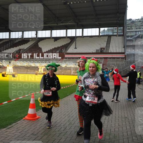 07.12.2025 - St. Pauli X-Mass-Run No. 15 Fabian Wolf http://msf.ph/oto/9400001 07.12.2025 11:04:21 Ziel 126, 285, 305, 700, 702, 734, 740, 764, 1200, 1252, 1254, 1401, 1695, 1766, 1769, 1852, 1854, 1856 meine-sportfotos.de