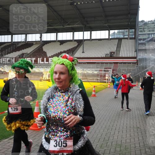 07.12.2025 - St. Pauli X-Mass-Run No. 15 Fabian Wolf http://msf.ph/oto/9400002 07.12.2025 11:04:21 Ziel 126, 285, 305, 700, 702, 734, 740, 764, 1200, 1252, 1254, 1401, 1695, 1766, 1769, 1852, 1854, 1856 meine-sportfotos.de