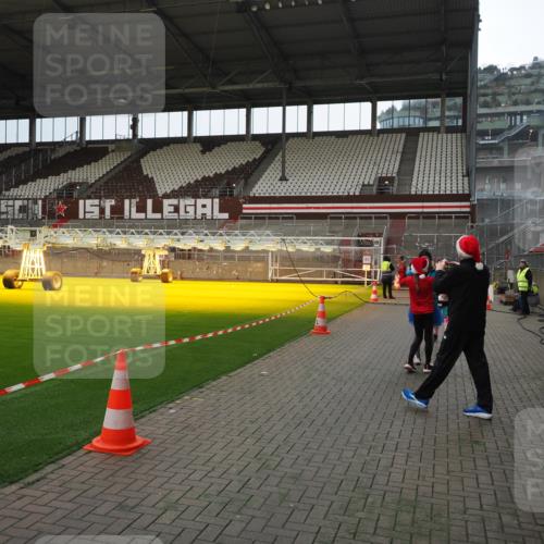 07.12.2025 - St. Pauli X-Mass-Run No. 15 Fabian Wolf http://msf.ph/oto/9400005 07.12.2025 11:04:24 Ziel 126, 285, 305, 700, 702, 734, 740, 1200, 1252, 1254, 1401, 1695, 1766, 1769, 1852, 1854, 1856 meine-sportfotos.de
