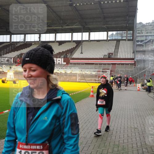 07.12.2025 - St. Pauli X-Mass-Run No. 15 Fabian Wolf http://msf.ph/oto/9400030 07.12.2025 11:04:32 Ziel 126, 285, 305, 361, 395, 700, 702, 740, 1643, 1766, 1769, 1852 meine-sportfotos.de