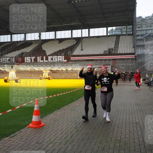 07.12.2025 - St. Pauli X-Mass-Run No. 15 Fabian Wolf http://msf.ph/oto/9400041 07.12.2025 11:04:39 Ziel 33, 361, 395, 1643, 2791, 2919, 3719 meine-sportfotos.de