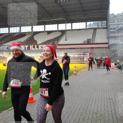 07.12.2025 - St. Pauli X-Mass-Run No. 15 Fabian Wolf http://msf.ph/oto/9400049 07.12.2025 11:04:41 Ziel 33, 361, 395, 1643, 2791, 2919, 3719, 4561, 4563, 4565, 4570, 4571 meine-sportfotos.de