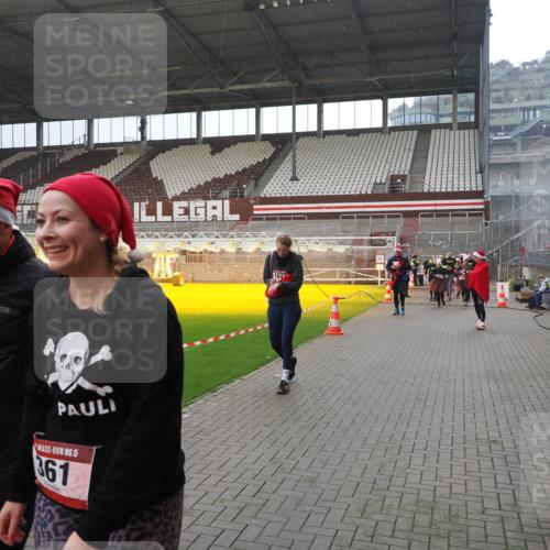 07.12.2025 - St. Pauli X-Mass-Run No. 15 Fabian Wolf http://msf.ph/oto/9400050 07.12.2025 11:04:41 Ziel 33, 361, 395, 1643, 2791, 2919, 3719, 4561, 4563, 4565, 4570, 4571 meine-sportfotos.de