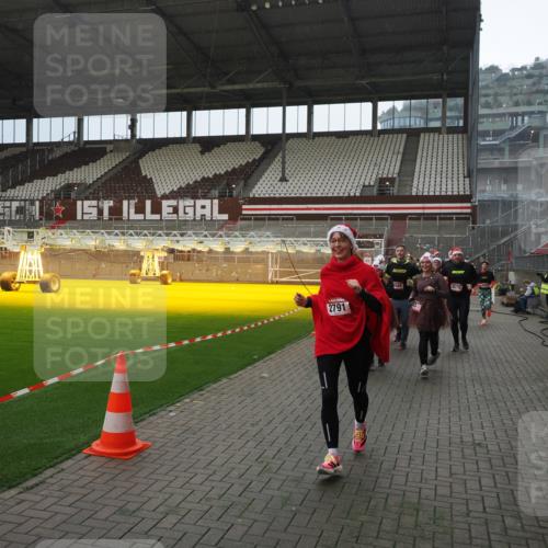 07.12.2025 - St. Pauli X-Mass-Run No. 15 Fabian Wolf http://msf.ph/oto/9400062 07.12.2025 11:04:46 Ziel 33, 361, 395, 1643, 2791, 2919, 3719, 4561, 4562, 4563, 4565, 4566, 4567, 4568, 4569, 4570, 4571, 4572, 4573, 4575, 4576, 4577, 4578 meine-sportfotos.de