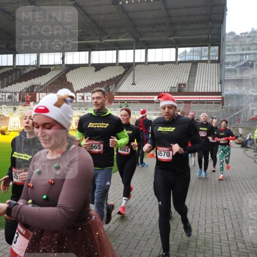 07.12.2025 - St. Pauli X-Mass-Run No. 15 Fabian Wolf http://msf.ph/oto/9400075 07.12.2025 11:04:49 Ziel 33, 361, 395, 1212, 1411, 1643, 2791, 2919, 3719, 4561, 4562, 4563, 4565, 4566, 4567, 4568, 4569, 4570, 4571, 4572, 4573, 4575, 4576, 4577, 4578 meine-sportfotos.de