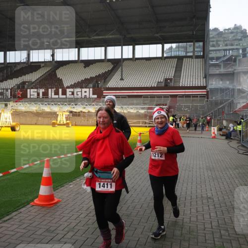 07.12.2025 - St. Pauli X-Mass-Run No. 15 Fabian Wolf http://msf.ph/oto/9400122 07.12.2025 11:04:59 Ziel 33, 117, 128, 1212, 1411, 2919, 4561, 4562, 4563, 4565, 4566, 4567, 4568, 4569, 4570, 4571, 4572, 4573, 4575, 4576, 4577, 4578 meine-sportfotos.de