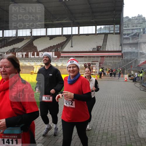 07.12.2025 - St. Pauli X-Mass-Run No. 15 Fabian Wolf http://msf.ph/oto/9400125 07.12.2025 11:05:00 Ziel 117, 128, 889, 1152, 1212, 1411, 4561, 4562, 4563, 4565, 4566, 4567, 4568, 4569, 4570, 4571, 4572, 4573, 4575, 4576, 4577, 4578 meine-sportfotos.de