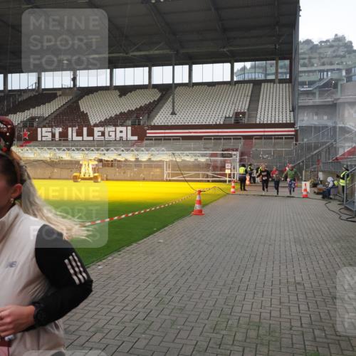 07.12.2025 - St. Pauli X-Mass-Run No. 15 Fabian Wolf http://msf.ph/oto/9400131 07.12.2025 11:05:01 Ziel 117, 128, 889, 1152, 1212, 1411, 4561, 4562, 4563, 4566, 4567, 4568, 4569, 4572, 4573, 4575, 4576, 4577, 4578 meine-sportfotos.de