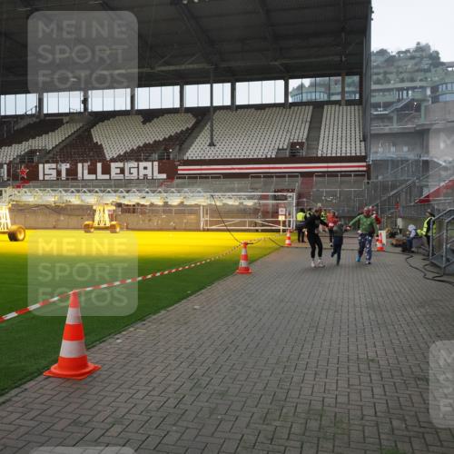 07.12.2025 - St. Pauli X-Mass-Run No. 15 Fabian Wolf http://msf.ph/oto/9400136 07.12.2025 11:05:03 Ziel 117, 128, 200, 201, 889, 1152, 1212, 1411, 4562, 4566, 4568, 4572, 4573, 4575, 4577, 4578 meine-sportfotos.de