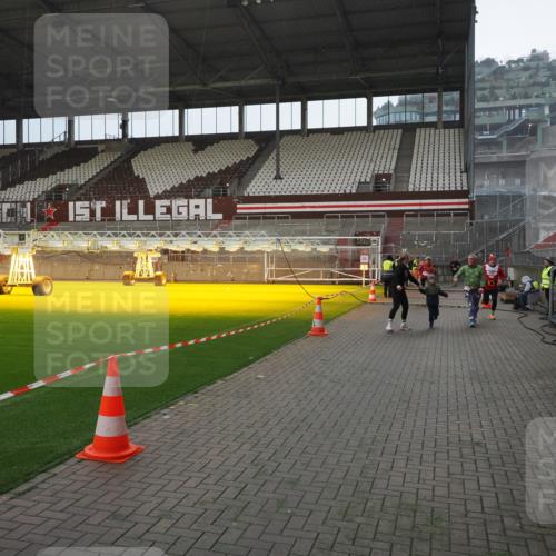 07.12.2025 - St. Pauli X-Mass-Run No. 15 Fabian Wolf http://msf.ph/oto/9400138 07.12.2025 11:05:04 Ziel 117, 128, 200, 201, 889, 1152, 1212, 1411, 4562, 4572, 4573, 4575, 4577 meine-sportfotos.de