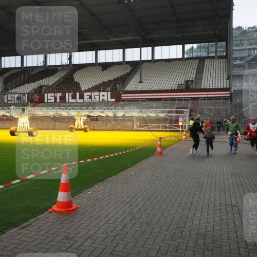 07.12.2025 - St. Pauli X-Mass-Run No. 15 Fabian Wolf http://msf.ph/oto/9400141 07.12.2025 11:05:04 Ziel 117, 128, 200, 201, 889, 1152, 1212, 1411, 4562, 4572, 4573, 4575, 4577 meine-sportfotos.de
