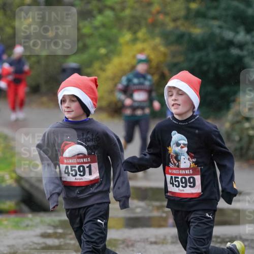 07.12.2025 - St. Pauli X-Mass-Run No. 15 Michael Burmester http://msf.ph/oto/9400158 07.12.2025 10:20:23 Laufen 15, 4591, 15, 4599 meine-sportfotos.de