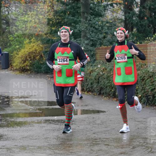 07.12.2025 - St. Pauli X-Mass-Run No. 15 Michael Burmester http://msf.ph/oto/9400181 07.12.2025 10:20:35 Laufen 3264, 3265 meine-sportfotos.de