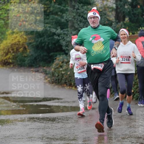07.12.2025 - St. Pauli X-Mass-Run No. 15 Michael Burmester http://msf.ph/oto/9400207 07.12.2025 10:20:52 Laufen 2943, 3408, 3069, 3244 meine-sportfotos.de