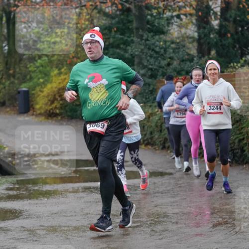 07.12.2025 - St. Pauli X-Mass-Run No. 15 Michael Burmester http://msf.ph/oto/9400210 07.12.2025 10:20:52 Laufen 3069, 1794, 3244 meine-sportfotos.de