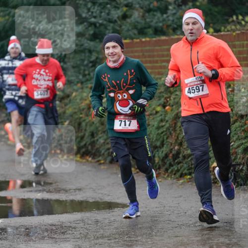 07.12.2025 - St. Pauli X-Mass-Run No. 15 Michael Burmester http://msf.ph/oto/9400251 07.12.2025 10:21:15 Laufen 3407, 5, 717, 4597, 15, 4597 meine-sportfotos.de