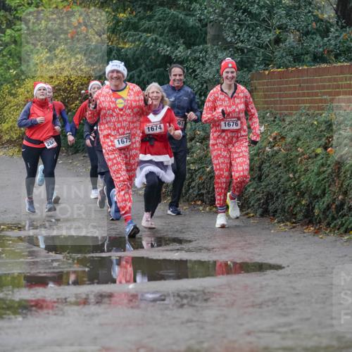 07.12.2025 - St. Pauli X-Mass-Run No. 15 Michael Burmester http://msf.ph/oto/9400292 07.12.2025 10:21:31 Laufen 282, 1675, 1674, 161, 1676 meine-sportfotos.de