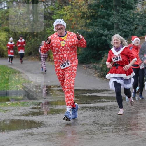 07.12.2025 - St. Pauli X-Mass-Run No. 15 Michael Burmester http://msf.ph/oto/9400302 07.12.2025 10:21:35 Laufen 100, 1675, 10, 1674, 28, 916, 828 meine-sportfotos.de