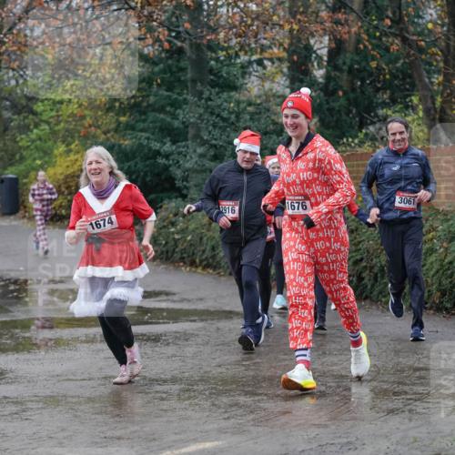 07.12.2025 - St. Pauli X-Mass-Run No. 15 Michael Burmester http://msf.ph/oto/9400305 07.12.2025 10:21:36 Laufen 10, 10, 1675, 1674, 2916, 1676, 3061 meine-sportfotos.de