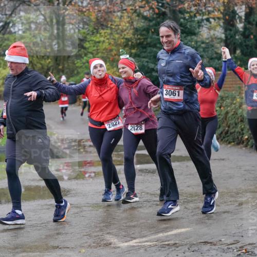07.12.2025 - St. Pauli X-Mass-Run No. 15 Michael Burmester http://msf.ph/oto/9400312 07.12.2025 10:21:37 Laufen 2827, 2828, 5, 3061, 4211 meine-sportfotos.de