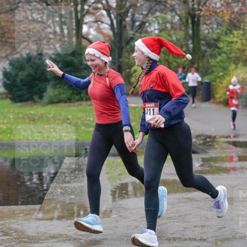 07.12.2025 - St. Pauli X-Mass-Run No. 15 Michael Burmester http://msf.ph/oto/9400316 07.12.2025 10:21:39 Laufen 211 meine-sportfotos.de