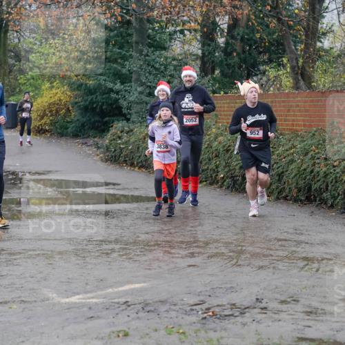 07.12.2025 - St. Pauli X-Mass-Run No. 15 Michael Burmester http://msf.ph/oto/9400418 07.12.2025 10:22:14 Laufen 3835, 3838, 2052, 952 meine-sportfotos.de