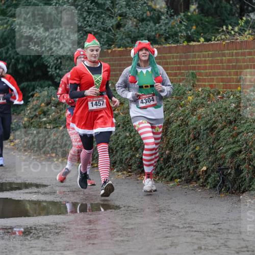 07.12.2025 - St. Pauli X-Mass-Run No. 15 Michael Burmester http://msf.ph/oto/9400446 07.12.2025 10:22:23 Laufen 4878, 1457, 4304 meine-sportfotos.de