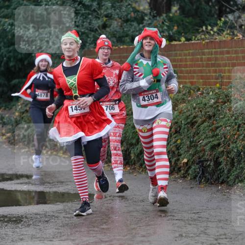 07.12.2025 - St. Pauli X-Mass-Run No. 15 Michael Burmester http://msf.ph/oto/9400450 07.12.2025 10:22:24 Laufen 2157, 4878, 145, 706, 15, 4304 meine-sportfotos.de