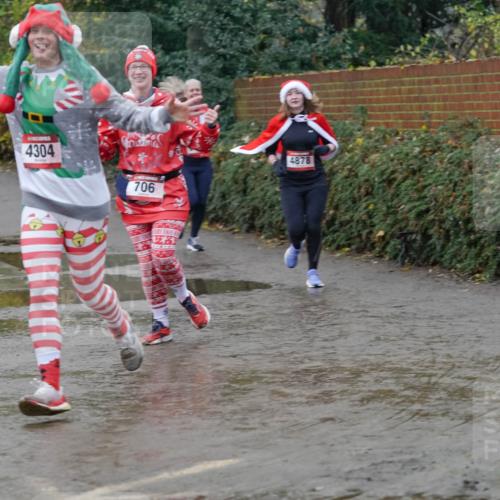 07.12.2025 - St. Pauli X-Mass-Run No. 15 Michael Burmester http://msf.ph/oto/9400456 07.12.2025 10:22:26 Laufen 4304, 706, 4878 meine-sportfotos.de