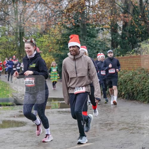 07.12.2025 - St. Pauli X-Mass-Run No. 15 Michael Burmester http://msf.ph/oto/9400492 07.12.2025 10:22:37 Laufen 957, 283, 3242 meine-sportfotos.de