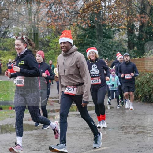 07.12.2025 - St. Pauli X-Mass-Run No. 15 Michael Burmester http://msf.ph/oto/9400494 07.12.2025 10:22:37 Laufen 5, 951, 2058, 3242 meine-sportfotos.de