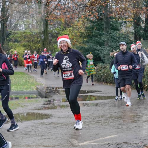 07.12.2025 - St. Pauli X-Mass-Run No. 15 Michael Burmester http://msf.ph/oto/9400496 07.12.2025 10:22:38 Laufen 51, 5, 2058, 3242, 630 meine-sportfotos.de
