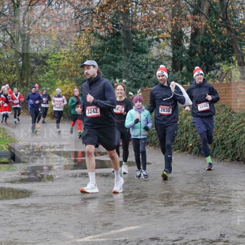 07.12.2025 - St. Pauli X-Mass-Run No. 15 Michael Burmester http://msf.ph/oto/9400500 07.12.2025 10:22:39 Laufen 3242, 2830, 3240 meine-sportfotos.de