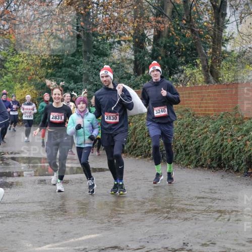 07.12.2025 - St. Pauli X-Mass-Run No. 15 Michael Burmester http://msf.ph/oto/9400502 07.12.2025 10:22:40 Laufen 3240, 2831, 2830, 325 meine-sportfotos.de