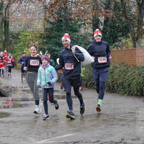 07.12.2025 - St. Pauli X-Mass-Run No. 15 Michael Burmester http://msf.ph/oto/9400507 07.12.2025 10:22:40 Laufen 2831, 2830, 3240 meine-sportfotos.de