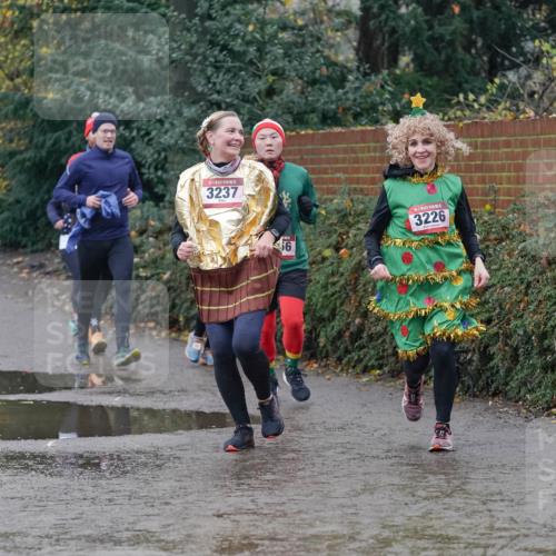 07.12.2025 - St. Pauli X-Mass-Run No. 15 Michael Burmester http://msf.ph/oto/9400513 07.12.2025 10:22:42 Laufen 1814, 1936, 15, 3237, 56, 3226 meine-sportfotos.de