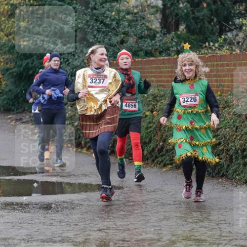 07.12.2025 - St. Pauli X-Mass-Run No. 15 Michael Burmester http://msf.ph/oto/9400514 07.12.2025 10:22:43 Laufen 1814, 1936, 3237, 4856, 3226 meine-sportfotos.de